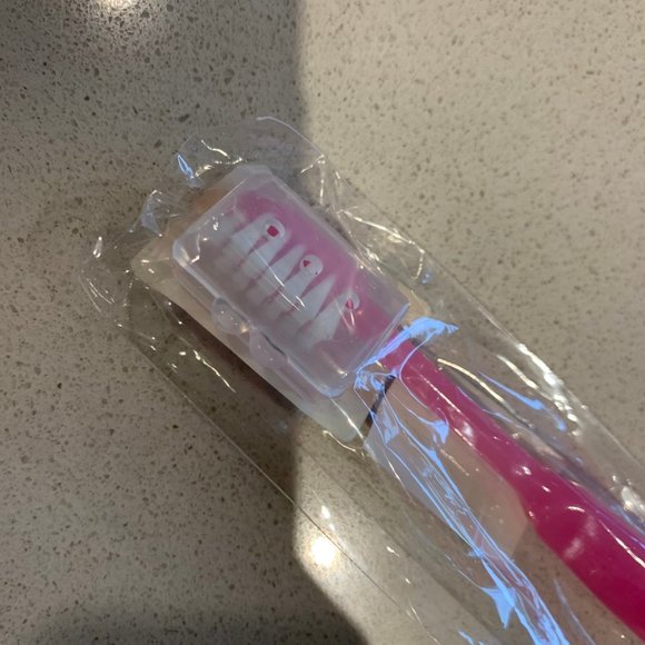 HELLO KITTY TRAVEL TOOTHBRUSH + LOTION BOTTLES - Picture 6 of 9